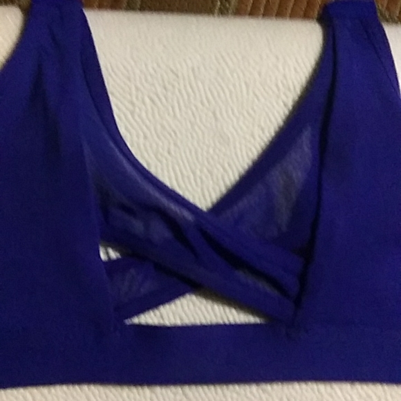 💙All in Motion yoga top💙 - Picture 6 of 7